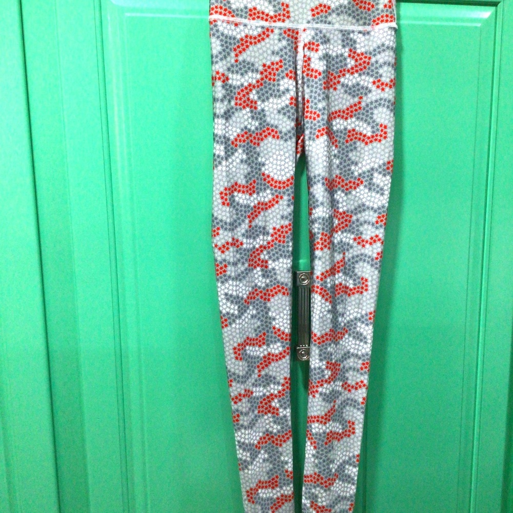 EMILY HSU CAMO/STAR print legging; full length size SMALL